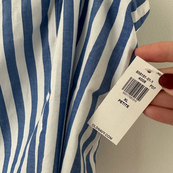 NWT. Striped Tie-Shoulder Cropped Tank Top - Picture 5 of 5